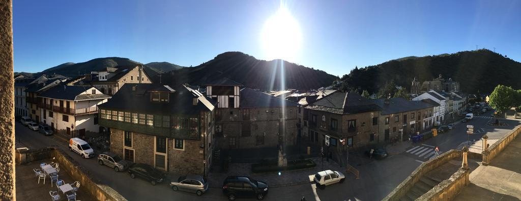 San Nicolas El Real Villafranca Del Bierzo Bagian luar foto
