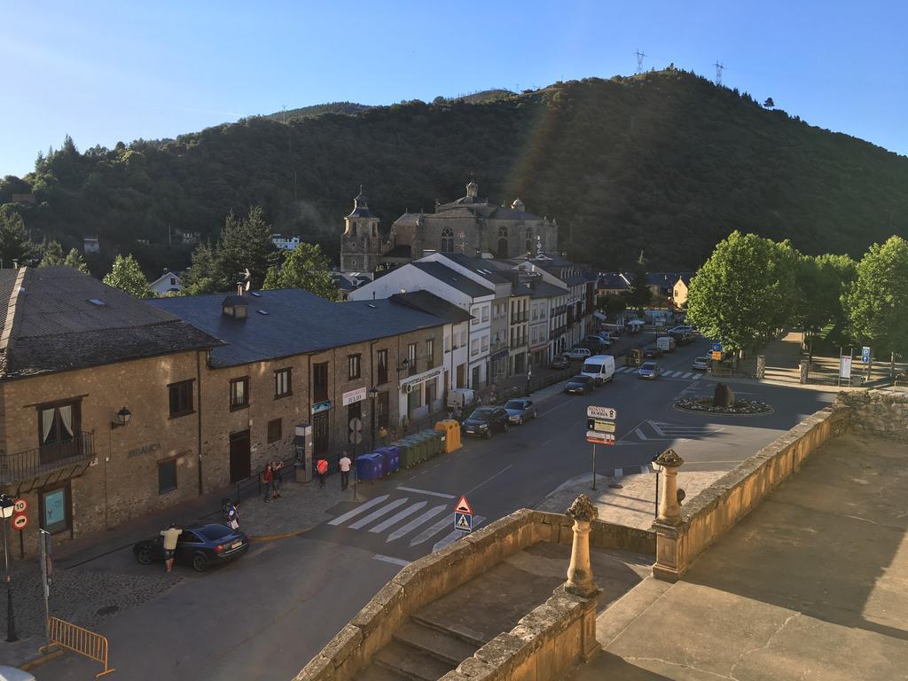 San Nicolas El Real Villafranca Del Bierzo Bagian luar foto