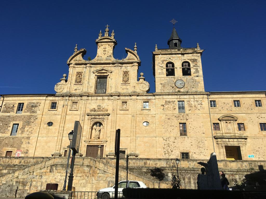 San Nicolas El Real Villafranca Del Bierzo Bagian luar foto