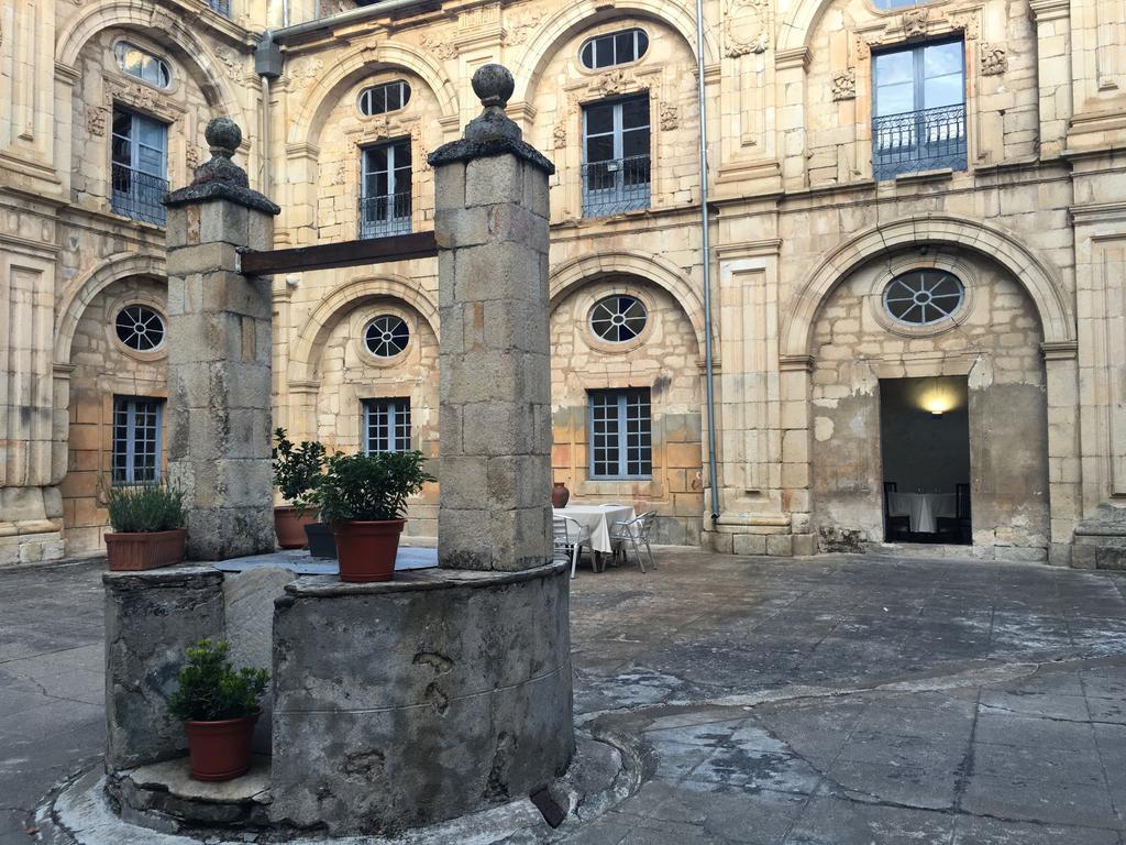 San Nicolas El Real Villafranca Del Bierzo Bagian luar foto